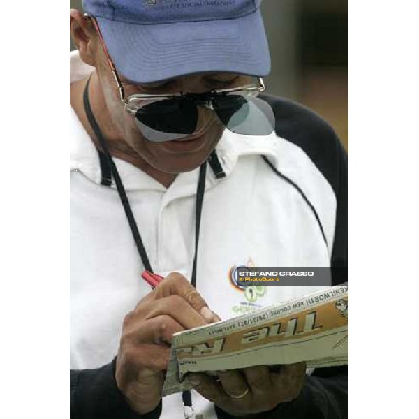 a racegoer at Kenilworth racecourse Cape Town, 6th january 2007 ph. Stefano Grasso