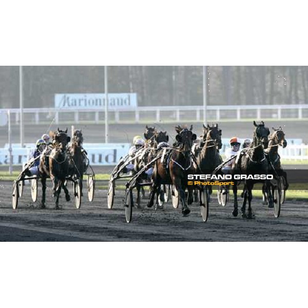 at few meters to the line, Jean Michele Bazire with Exploit Caf leads and wins the Prix du Luxembourg Paris Vincennes, 27th january 2007 ph. Stefano Grasso