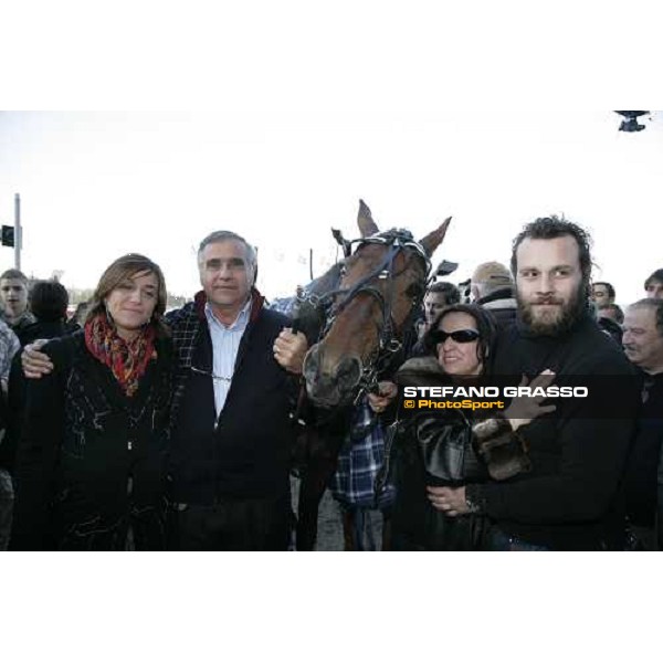 the winning connection of Exploit Caf winner of Prix du Luxembourg Paris Vincennes, 27th january 2007 ph. Stefano Grasso