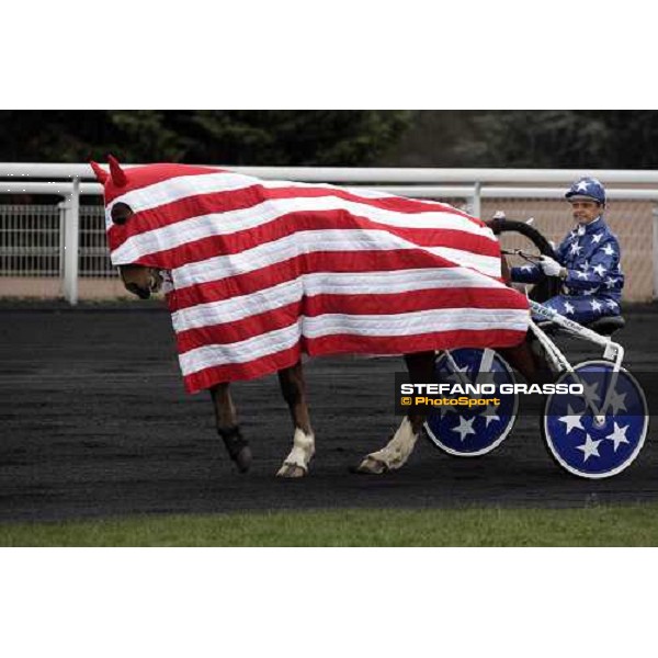 Mrs. Pinguet parade after the Grand Prix d\' Amerique Paris Vincennes, 28th january 2007 ph. Stefano Grasso 