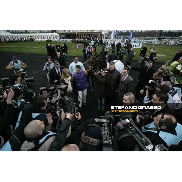 Pierre Levesque with Offshore Dream poses for photographers and cameramen after winning the Grand Prix d\'Amerique 2007 Paris Vincennes, 28th january 2007 ph. Stefano Grasso
