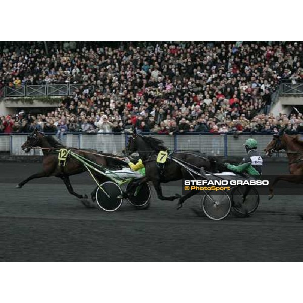 Enrico Bellei with Malabar Circle As leads on Super Light during the first passage in front of the grandstands at Gran Prix d\'Amerique 2007 Paris Vincennes, 28th january 2007 ph. Stefano Grasso