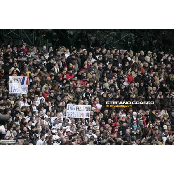 Jag de Bellouet and Christophe Gallier\'s supporters in the grandstand of Plateau du Gravelle Paris, Vincennes, 28th january 2007 ph. Stefano Grasso