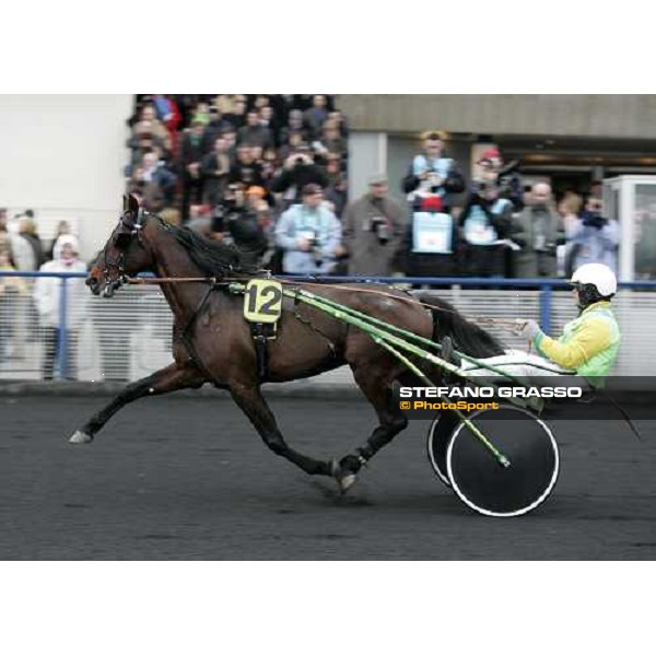 Enrico Bellei warming up with Malabar Circle As before the start of Gran Prix d\' Amerique Paris, Vincennes, 28th january 2007 ph. Stefano Grasso