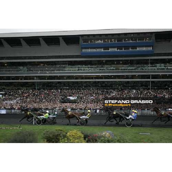 Enrico Bellei and Malabar Circle As lead the group at the first passage of Gran Prix d\' Amerique Paris, Vincennes, 28th january 2007 ph. Stefano Grasso