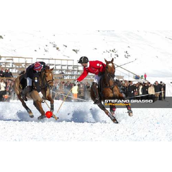 Jose\' Donoso (Argentina) Team Cartier vs Eduardo Novillo Astrada (Argentina) Team Brioni - final 1st place 23¡ Cartier Polo World Cup on Snow in St. Moritz 2007 S.Moritz, 28th january 2007 ph. Daniele Salatin