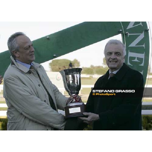 Mr. Roberto Pais owner of Amica receives the trophy from Guido Melzi d\'Eril, President of Unire after winning the Premio XXIX Steeple Chase delle Capannelle Rome, 4th february 2007 ph. Stefano Grasso