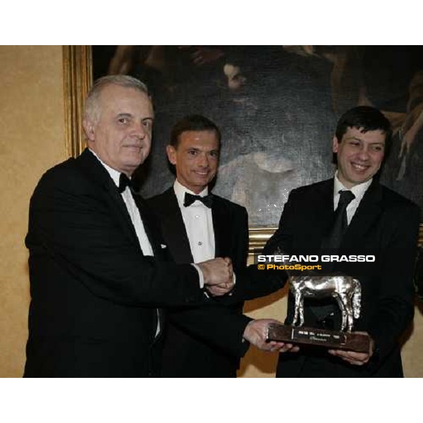 gala evening for the Oscar del Galoppo at Palazzo Taverna in Rome- Guido Melzi D\'Eril gives the trophy to Matteo Limata winner with Dionisia Rome, 4th february 2007 ph. Stefano Grasso