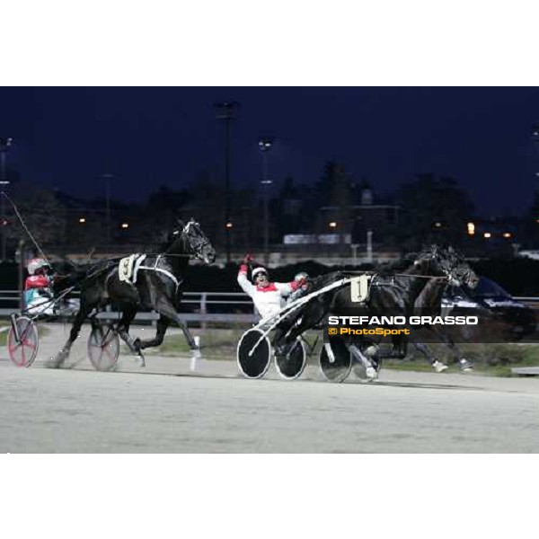 Giuseppe Ruocco exults with Dominatore D\'Orio winning the Gran Premio Encat \'Memorial Fausto Branchini\' and beating Pippo Gubellini with Frisky bieffe and Andrea Guzzinati with Express Road Milan, San Siro 11th february 2007 ph. Stefano Grasso