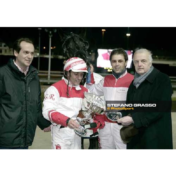 group photo of the winning connection of the Gran Premio Encat \'Memorial Fausto Branchini\' - Guido Melzi D\'Eril, Dominatore d\'Orio\',Giuseppe Ruocco and Roberto Branchini Milan, San Siro 11th february 2007 ph. Stefano Grasso