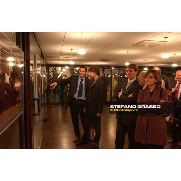 guests at photographic exibition of Falbrav by Stefano Grasso Carimate golf Club 29th april 2004 ph. Stefano Grasso