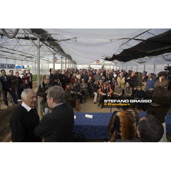 L\' Ing. Cesare Croce colloquia con Mogol, durante l\'inaugurazione del progetto \'Cavalli in Carcere\', alla casa di reclusione di Bollate Bollate, 27 febbraio 2007 ph. Stefano Grasso