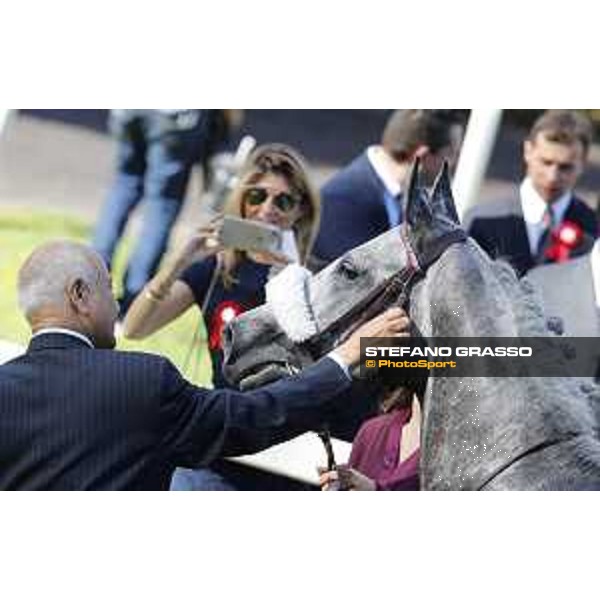 H.H. Mirza Al Sayegh (Head of Finance Dep. of Sheikh Hamdan Bin Rashid Al Maktoum congratulates Meblsh winner of Premio Dubai International Arabian Races Rome Capannelle racecourse, 14th may 2017 - ph.Stefano Grasso