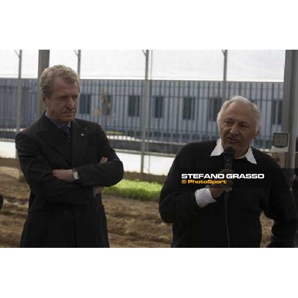 L\'ing Cesare Croce e Mogol nella casa di reclusione di Bollate, all\' inaugurazione del progetto \'Cavalli in Carcere\' Bollate, 27 febbraio 2007 ph. Stefano Grasso