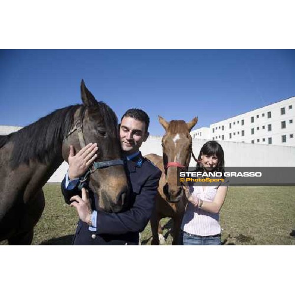 il responsabile delle guardie carcerarie presso le scuderie allestite per il progetto \'Cavalli in Carcere\' nella casa di reclusione di Bollate. Bollate, 27 febbraio 2007 ph. Stefano Grasso