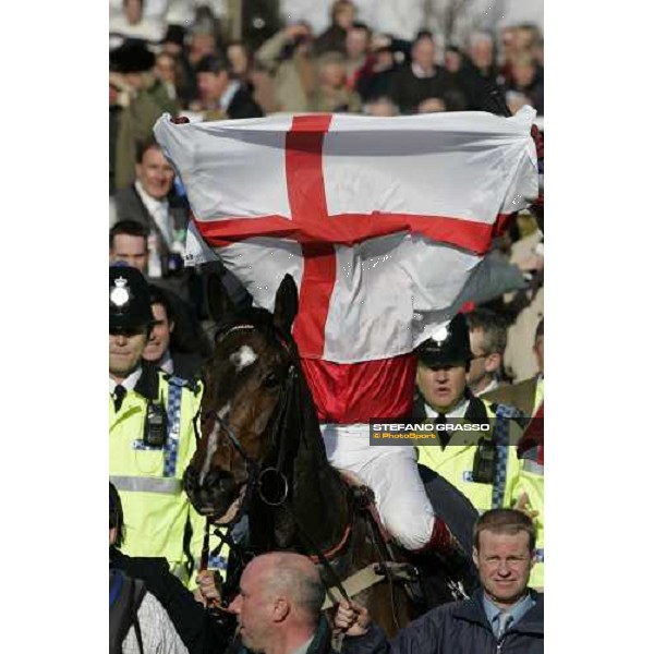Robert Thornton on My Way de Solzen comes back in triumph after winning the Irish Independent Arkle Challenge Trophy Cheltenham, the Festival, 13th march 2007 ph. Stefano Grasso