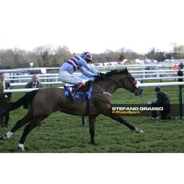 Philip Carberry flies on Sublimity and wins the Smurfit Kappa Champion Hurdle Cheltenham, The Festival 13th march 2007 ph. Stefano Grasso