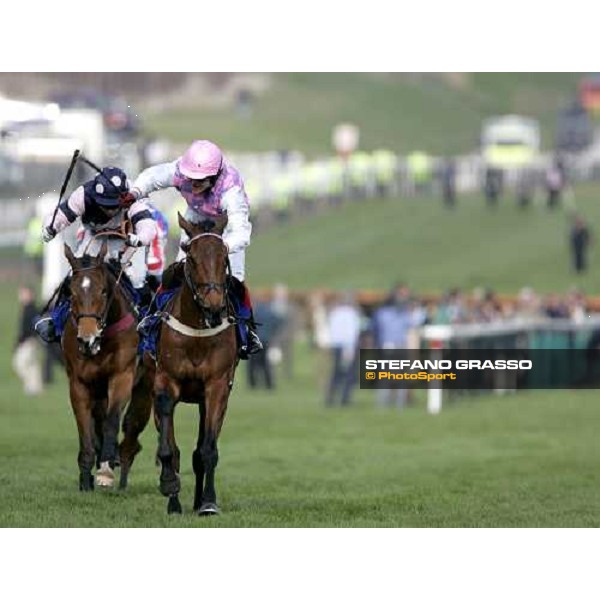 Robert Thornton on Voy Por Ustedes wins the Seasons Holidays Queen Mother Champion Steeple Chase Cheltenham, 2nd day - The Festival, 14th march 2007 ph. Stefano Grasso