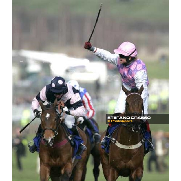 Robert Thornton on Voy Por Ustedes wins the Seasons Holidays Queen Mother Champion Steeple Chase Cheltenham, 2nd day - The Festival, 14th march 2007 ph. Stefano Grasso