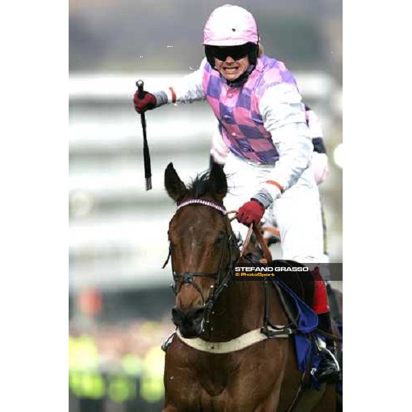 Robert Thornton on Voy Por Ustedes celebrate while he wins the Seasons Holidays Queen Mother Champion Steeple Chase Cheltenham, 2nd day - The Festival, 14th march 2007 ph. Stefano Grasso