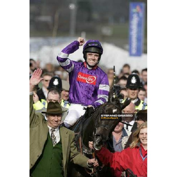 a triumphing Ruby Walsh with Denman after the victory in the Royal and Sunalliance Chase Cheltenham, 2nd day - The Festival, 14th march 2007 ph. Stefano Grasso