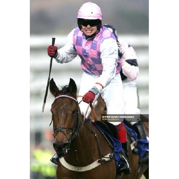 Robert Thornton on Voy Por Ustedes celebrate while he wins the Seasons Holidays Queen Mother Champion Steeple Chase Cheltenham, 2nd day - The Festival, 14th march 2007 ph. Stefano Grasso