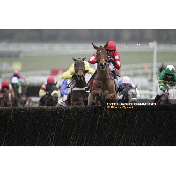 Alan O\'Keeffe on Idole First jumps the last fence and goes to win the Racing Post Plate Cheltenham, The Festival, 3rd day. 15th march 2007 ph. Stefano Grasso