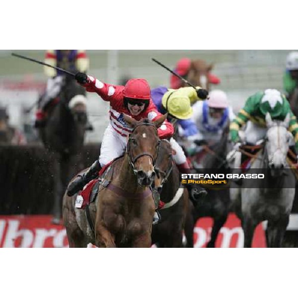 Alan O\'Keeffe on Idole First wins the Racing Post Plate Cheltenham, The Festival, 3rd day. 15th march 2007 ph. Stefano Grasso