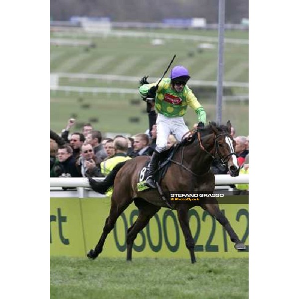 an exulting Ruby Walsh on Kauto Star on the post of the Totesport Cheltenham Gold Cup Cheltenham, The Festival, 4th day, 16th march 2007 ph. Stefano Grasso