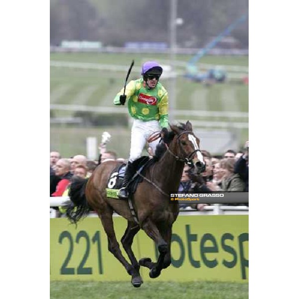 an exulting Ruby Walsh on Kauto Star on the post of the Totesport Cheltenham Gold Cup Cheltenham, The Festival, 4th day, 16th march 2007 ph. Stefano Grasso