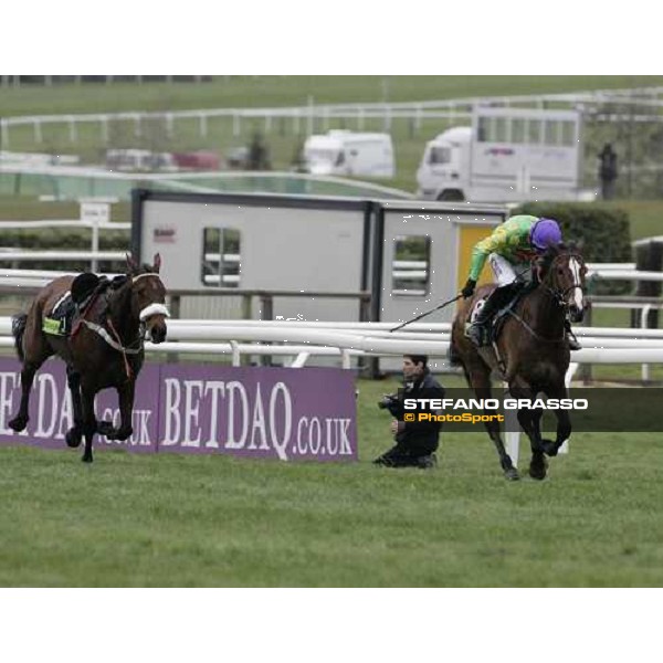 a few meters to the line Ruby Walsh on Kauto Star flies to the post of the Totesport Cheltenham Gold Cup followed by Idle Talk Cheltenham, The Festival, 4th day, 16th march 2007 ph. Stefano Grasso