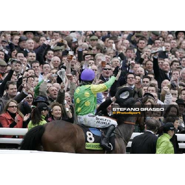 an exulting Ruby Walsh on Kauto Star comes back in triumph to the winner circle after winning the Totesport Cheltenham Gold Cup Cheltenham, The Festival, 4th day, 16th march 2007 ph. Stefano Grasso