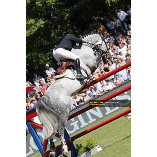 LGCT of Hamburg - Grand Prix - John Whitaker on Cassinis Chaplin - Hamburg, Derby Park - 27 May 2017 - ph.Stefano Grasso/LGCT