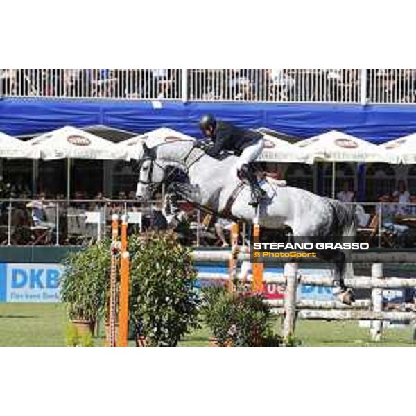 LGCT of Hamburg - Grand Prix - John Whitaker on Cassinis Chaplin - Hamburg, Derby Park - 27 May 2017 - ph.Stefano Grasso/LGCT