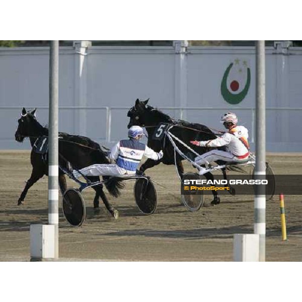 Roberto Vecchione,2nd with Ghiaccio del Nordm congratulates with Pekka Korpi with Express Merett after the finish of the Gran Premio Cittˆ di Torino Torino, 9th april 2007 ph. Stefano Grasso