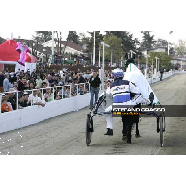 Pekka Korpi with Express Merett parades after winning the Gran Premio Cittˆ di Torino Torino, 9th april 2007 ph. Stefano Grasso