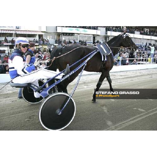 Pekka Korpi with Express Merett parades after winning the Gran Premio Cittˆ di Torino Torino, 9th april 2007 ph. Stefano Grasso