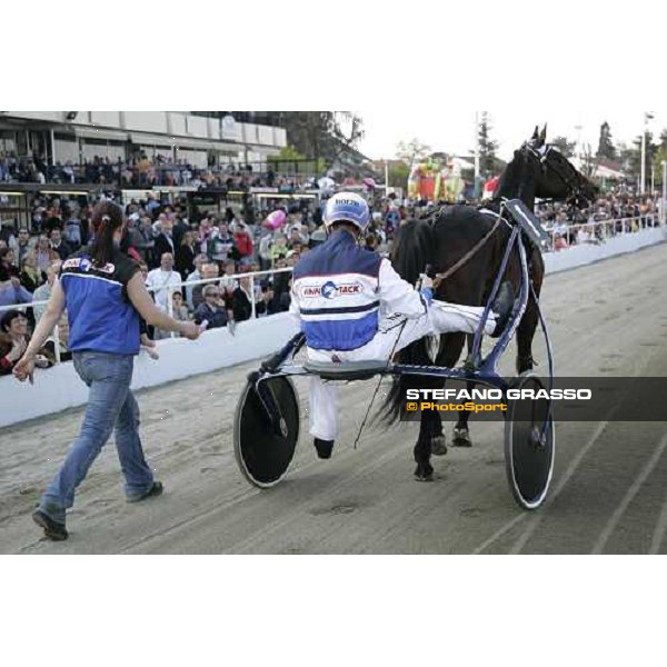 Pekka Korpi with Express Merett parades after winning the Gran Premio Cittˆ di Torino Torino, 9th april 2007 ph. Stefano Grasso