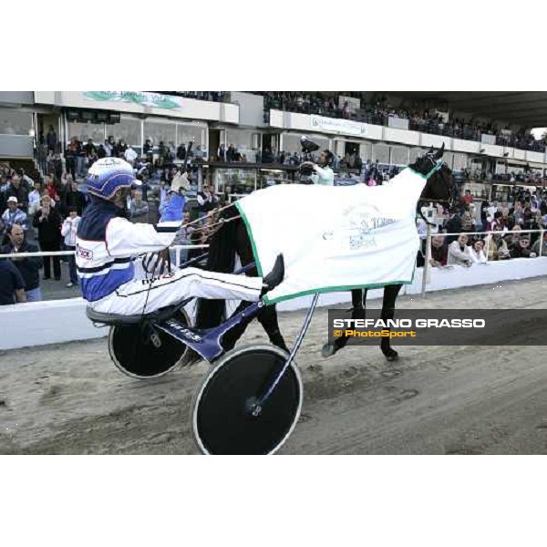 Pekka Korpi parades with Express Merett after winning the Gran Premio Cittˆ di Torino Torino, 9th april 2007 ph. Stefano Grasso