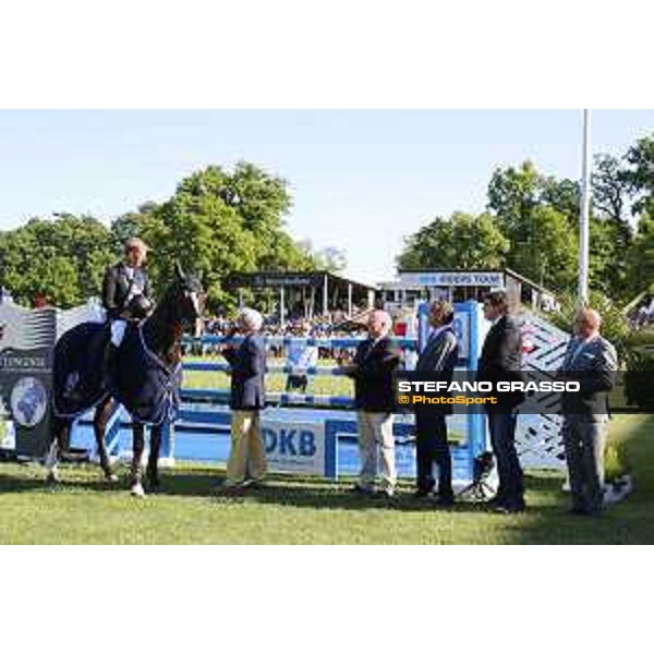LGCT of Hamburg - Grand Prix - Rolf Goran Bengtsson retires Casall ASK from the competition - Hamburg, Derby Park - 27 May 2017 - ph.Stefano Grasso/LGCT