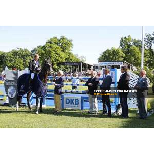 LGCT of Hamburg - Grand Prix - Rolf Goran Bengtsson retires Casall ASK from the competition - Hamburg, Derby Park - 27 May 2017 - ph.Stefano Grasso/LGCT