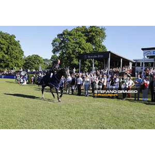 LGCT of Hamburg - Grand Prix - Rolf Goran Bengtsson retires Casall ASK from the competition - Hamburg, Derby Park - 27 May 2017 - ph.Stefano Grasso/LGCT