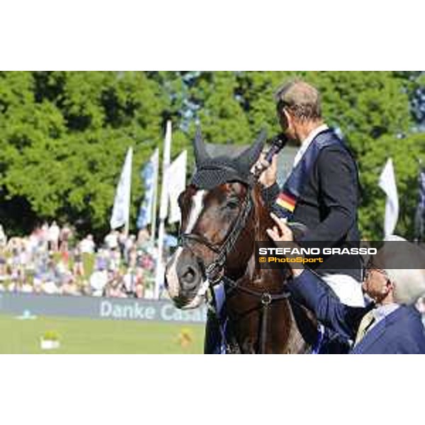 LGCT of Hamburg - Grand Prix - Rolf Goran Bengtsson retires Casall ASK from the competition - Hamburg, Derby Park - 27 May 2017 - ph.Stefano Grasso/LGCT