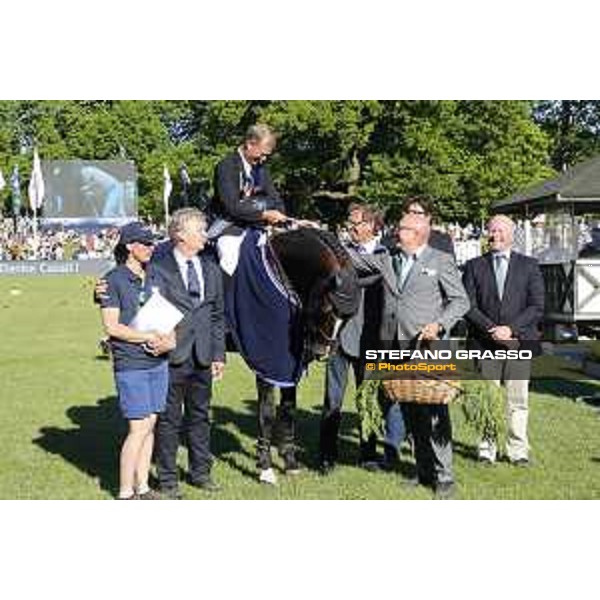 LGCT of Hamburg - Grand Prix - Rolf Goran Bengtsson retires Casall ASK from the competition - Hamburg, Derby Park - 27 May 2017 - ph.Stefano Grasso/LGCT