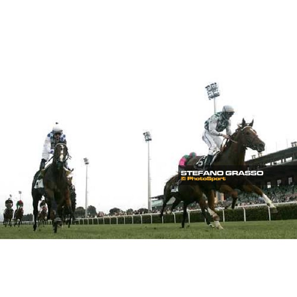 Stefano Landi on Golden Titus wins the Premio Parioli beating Mirco Demuro on Freemusic Rome Capannelle 29th april 2007 ph. Stefano Grasso