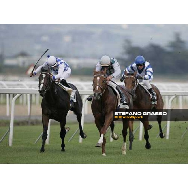 Stefano Landi on Golden Titus wins the Premio Parioli beating Mirco Demuro on Freemusic Rome Capannelle 29th april 2007 ph. Stefano Grasso