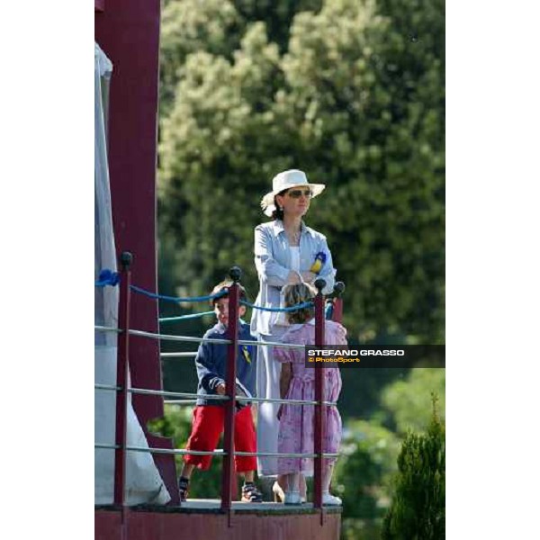 racegoers at the Terrazza Derby Premio Presidente della Repubblica Rome Capannelle 16th may 2004 ph.Stefano Grasso