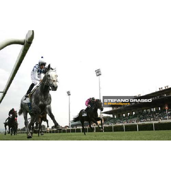 Mirco Demuro on Vol de Nuit wins the Premio Signorino Rome Capannelle 29th april 2007 ph. Stefano Grasso