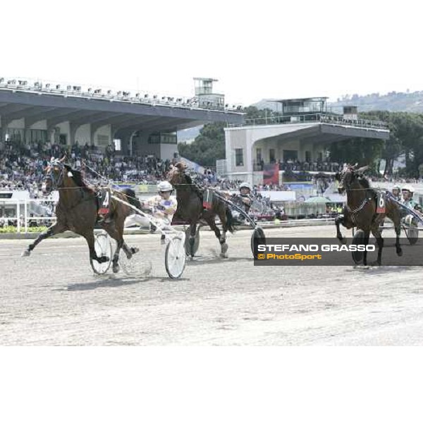 Roberto Andreghetti with Felix del Nord wins the 1st heat of Gran Premio Lotteria beating Eclisse Domar and El Nino Napoli, 6th may 2007 ph. Stefano Grasso