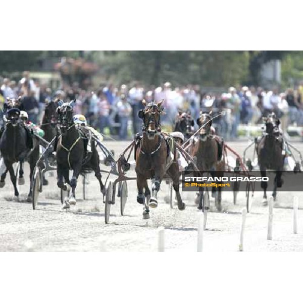Jean Michel Bazire with Exploit Caf wins the 2nd heat of Gran Premio Lotteria beating Exelon Lb and Dexter Bi Napoli, 6th may 2007 ph. Stefano Grasso